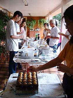 住岡要さんのお宅で.jpg